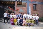 港企魚吻蓮茶葉生產基地扎根勐海，與勐海百年老字號茶廠合作