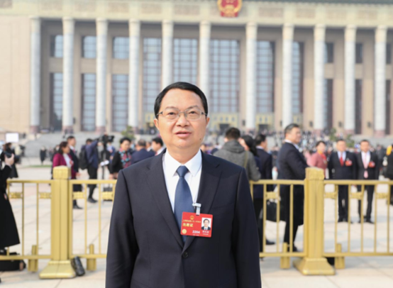 全國(guó)人大代表曾從欽：支持中國(guó)白酒擴(kuò)大出口，積極推動(dòng)破解國(guó)際貿(mào)易壁壘