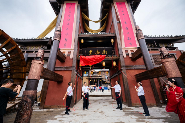 南岳里·廟會民俗美食街正式開街，開啟南岳文旅夜游新篇章！